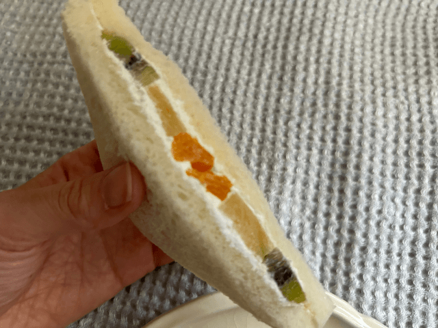 イオンスタイル野田阪神のフルーツサンドを食べてみた写真